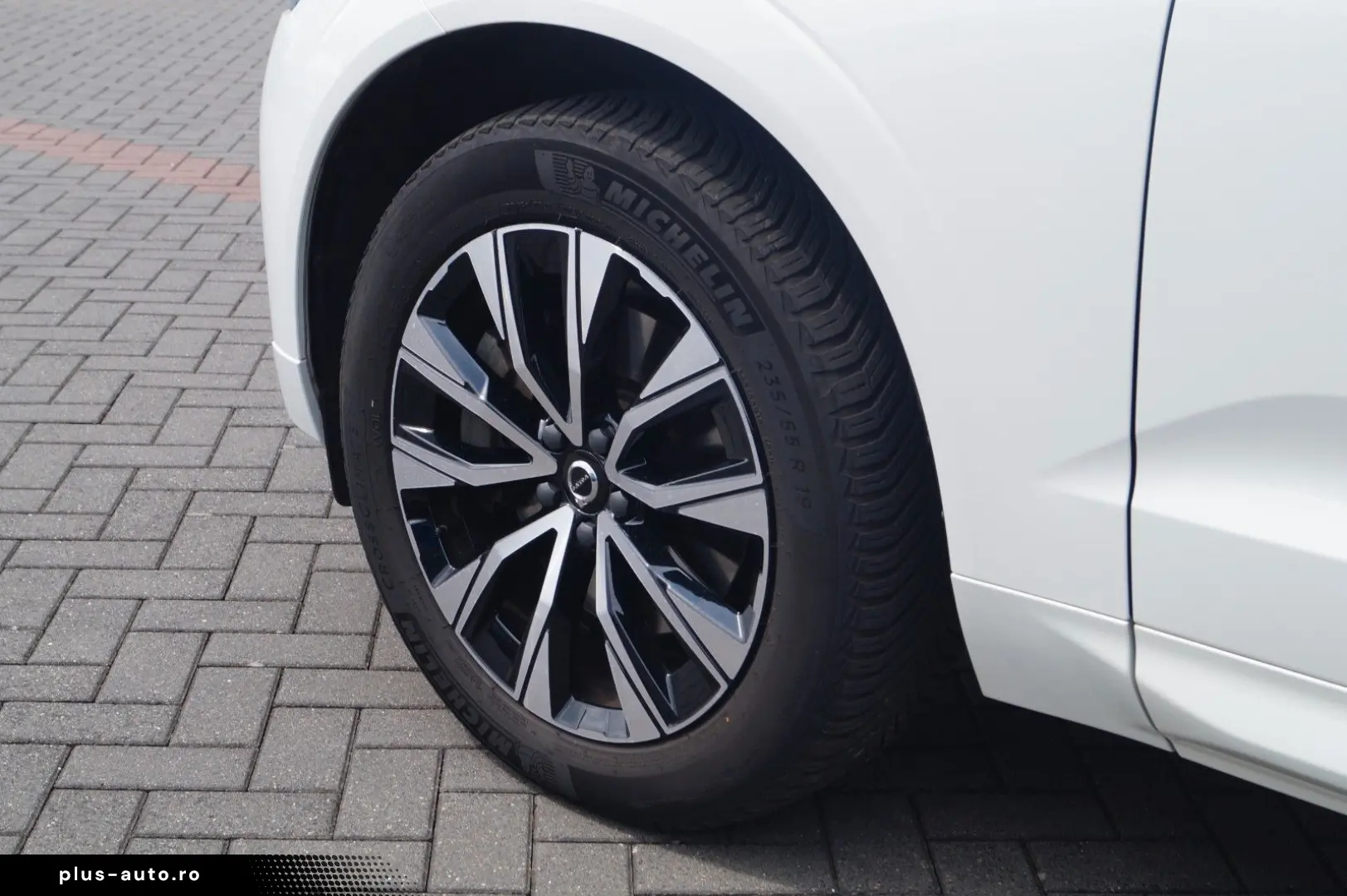 VOLVO XC60 Plus Dark AWD  Kamera LED Lane ACC H&K SHZ