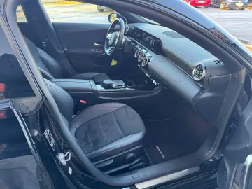 MERCEDES-BENZ CLA 200 AMG-Line