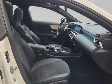 MERCEDES-BENZ CLA 250 e Coupé AMG