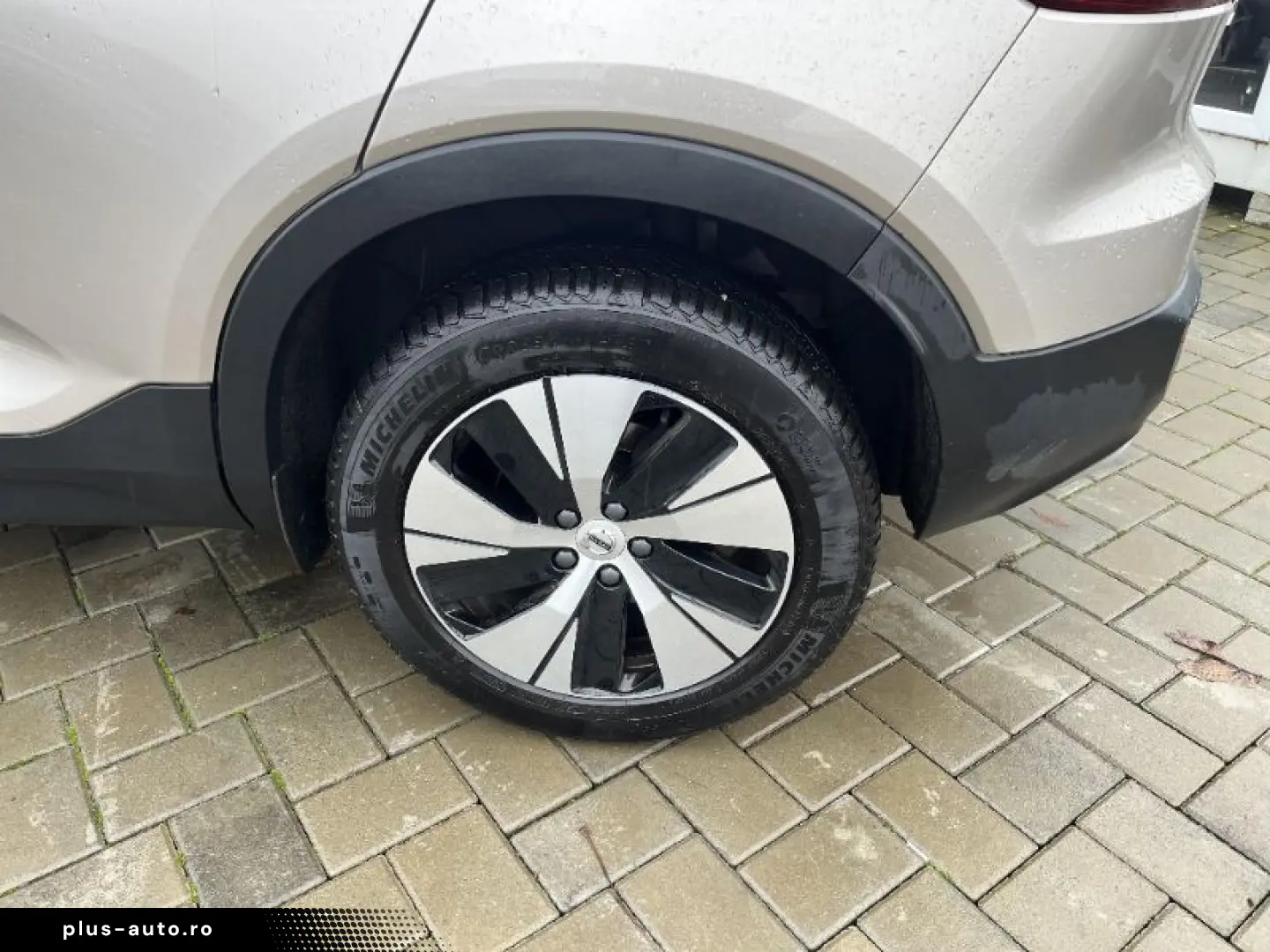 VOLVO XC40 2.0 B3 MHEV Core DCT