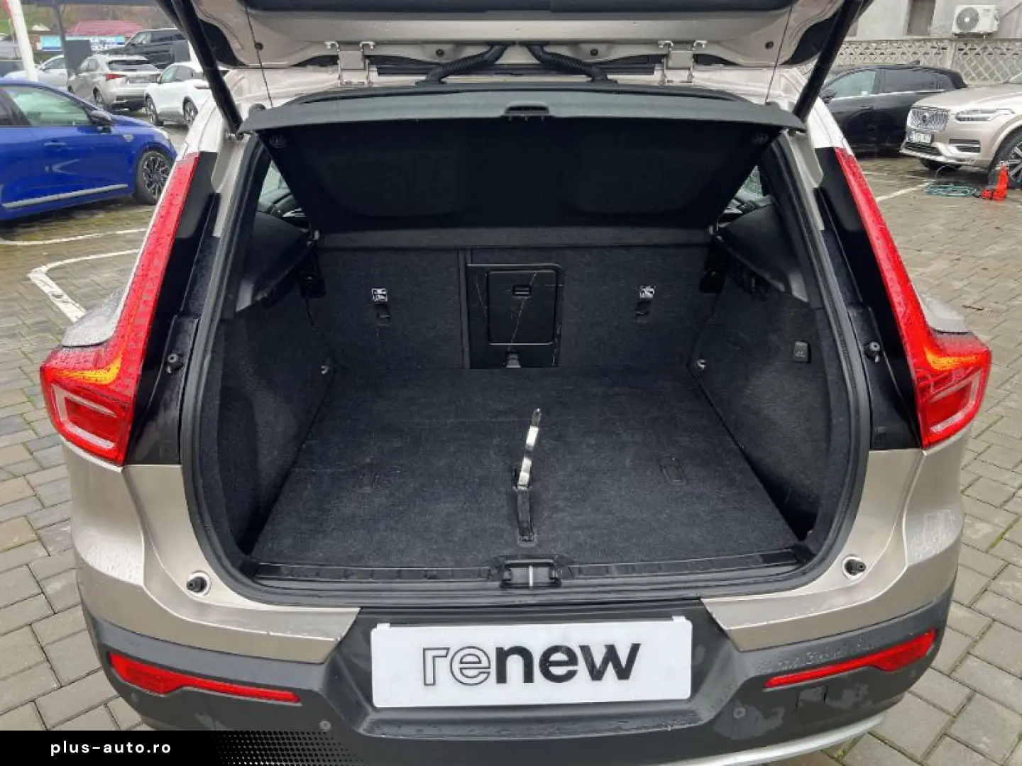 VOLVO XC40 2.0 B3 MHEV Core DCT