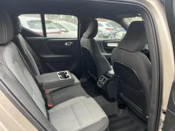 VOLVO XC40 2.0 B3 MHEV Core DCT