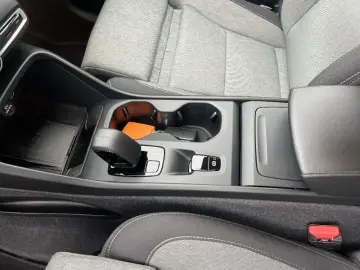VOLVO XC40 2.0 B3 MHEV Core DCT