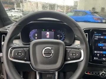 VOLVO XC40 2.0 B3 MHEV Core DCT