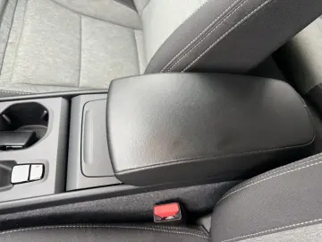 VOLVO XC40 2.0 B3 MHEV Core DCT