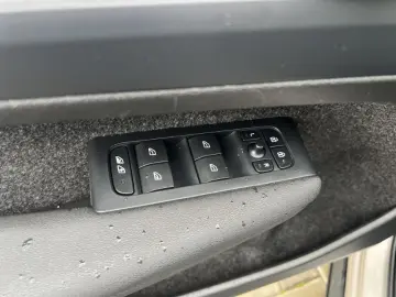 VOLVO XC40 2.0 B3 MHEV Core DCT