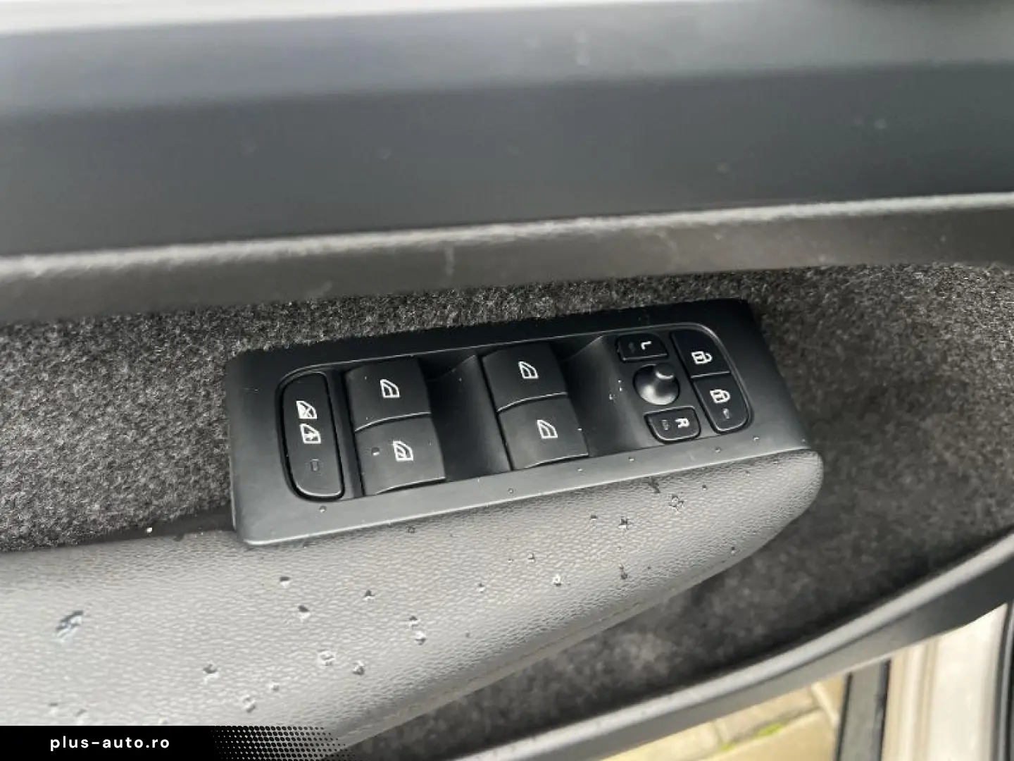 VOLVO XC40 2.0 B3 MHEV Core DCT