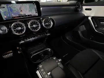 MERCEDES-BENZ CLA 250 e Coupé AMG