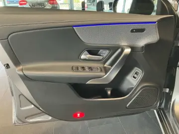 MERCEDES-BENZ CLA 220 d