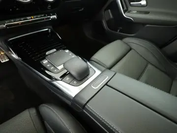 MERCEDES-BENZ CLA 35 AMG 4M