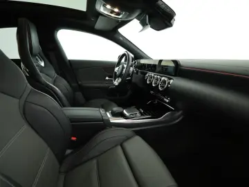 MERCEDES-BENZ CLA 35 AMG 4M