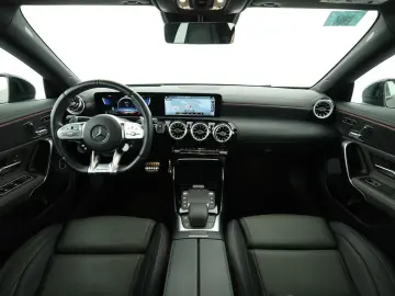 MERCEDES-BENZ CLA 35 AMG 4M