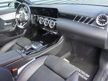 MERCEDES-BENZ CLA 35 AMG