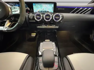 MERCEDES-BENZ AMG CLA 45 4M Coupé