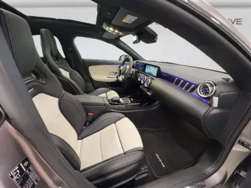MERCEDES-BENZ AMG CLA 45 4M Coupé