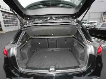 MERCEDES-BENZ GLA 200 d 4M