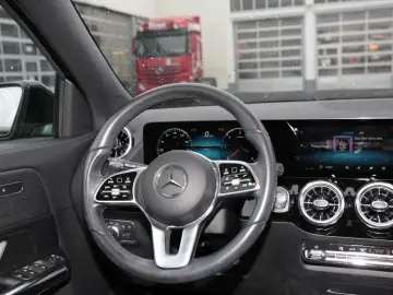 MERCEDES-BENZ GLA 200 d 4M