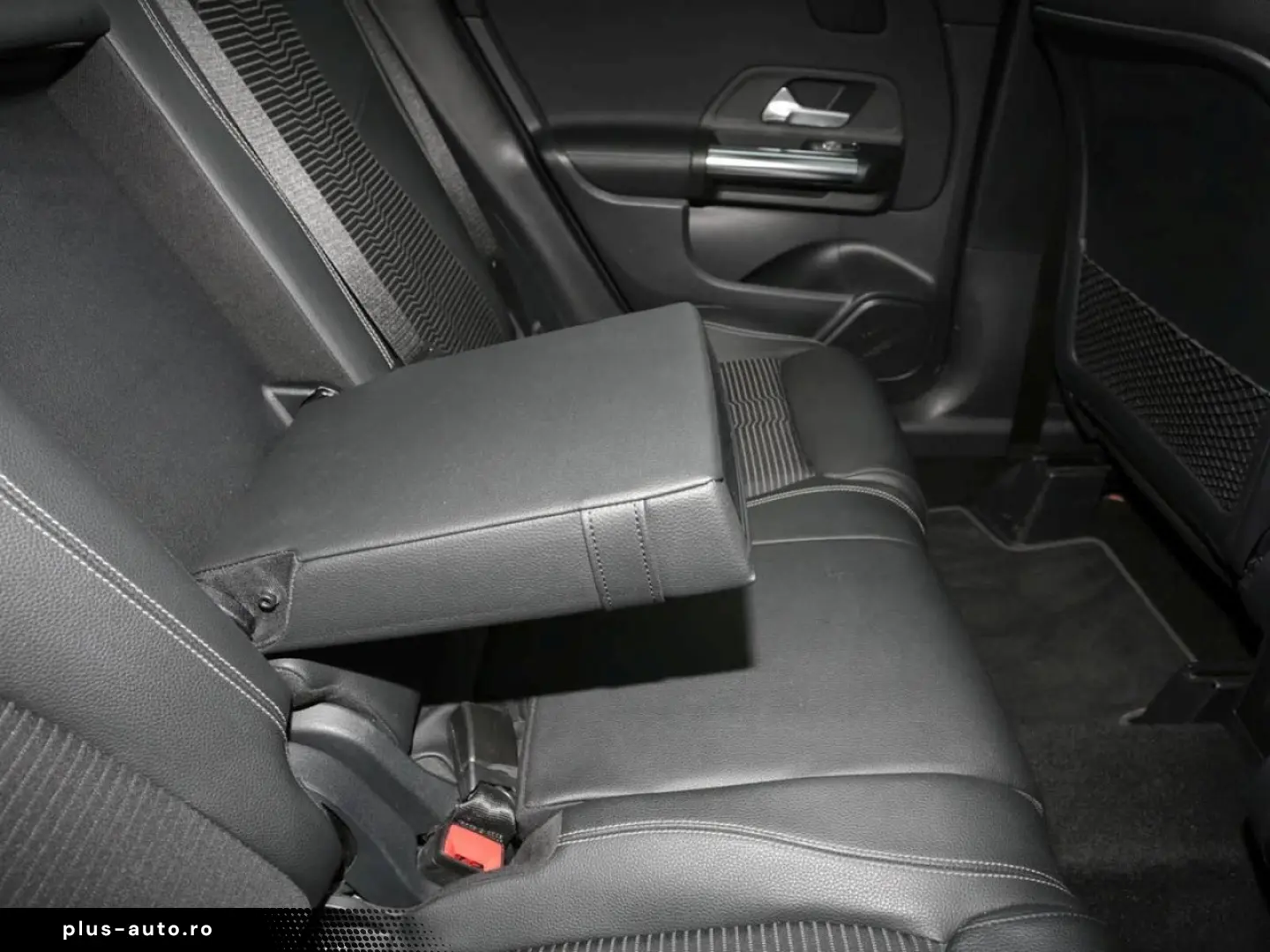 MERCEDES-BENZ GLA 200 d 4M