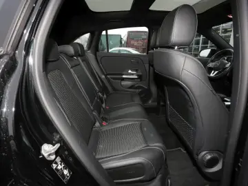 MERCEDES-BENZ GLA 200 d 4M