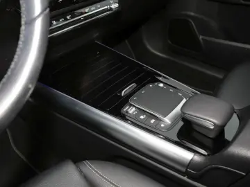 MERCEDES-BENZ GLA 200 d 4M