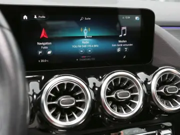 MERCEDES-BENZ GLA 200 d 4M