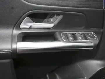 MERCEDES-BENZ GLA 200 d 4M