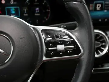 MERCEDES-BENZ GLA 200 d 4M