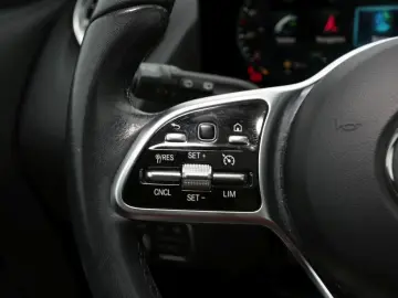 MERCEDES-BENZ GLA 200 d 4M