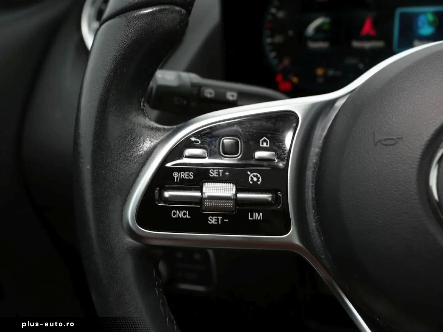 MERCEDES-BENZ GLA 200 d 4M