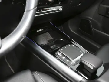 MERCEDES-BENZ GLA 200 d 4M