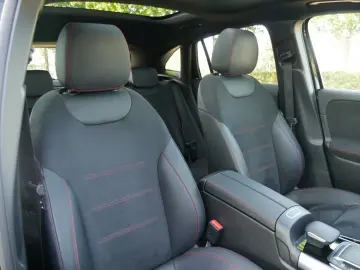 MERCEDES-BENZ GLA 250 4M AMG