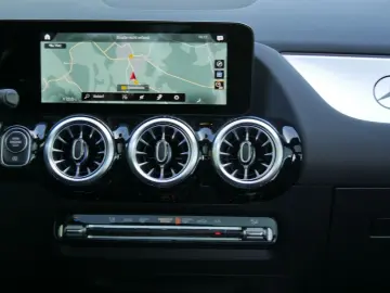 MERCEDES-BENZ GLA 250 4M AMG