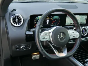 MERCEDES-BENZ GLA 250 4M AMG