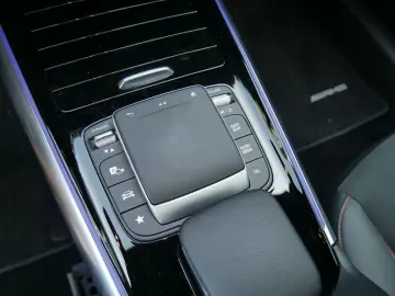 MERCEDES-BENZ GLA 250 4M AMG