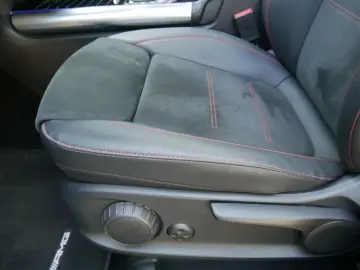 MERCEDES-BENZ GLA 250 4M AMG