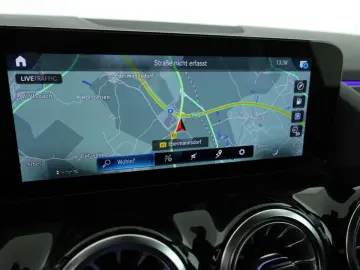 MERCEDES-BENZ GLA 200 4M AMG