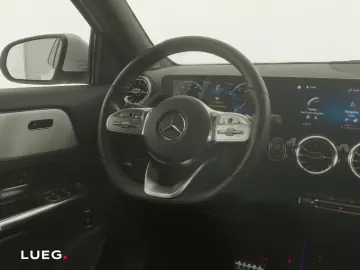 MERCEDES-BENZ GLA 250 4M AMG