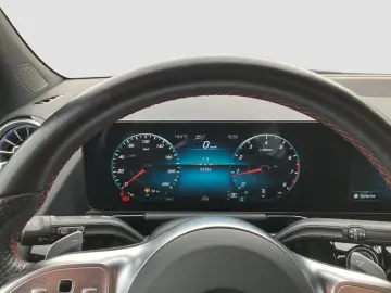 MERCEDES-BENZ GLA 200 4M AMG