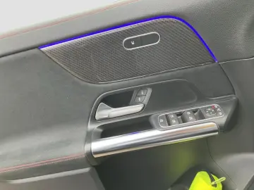 MERCEDES-BENZ GLA 200 4M AMG