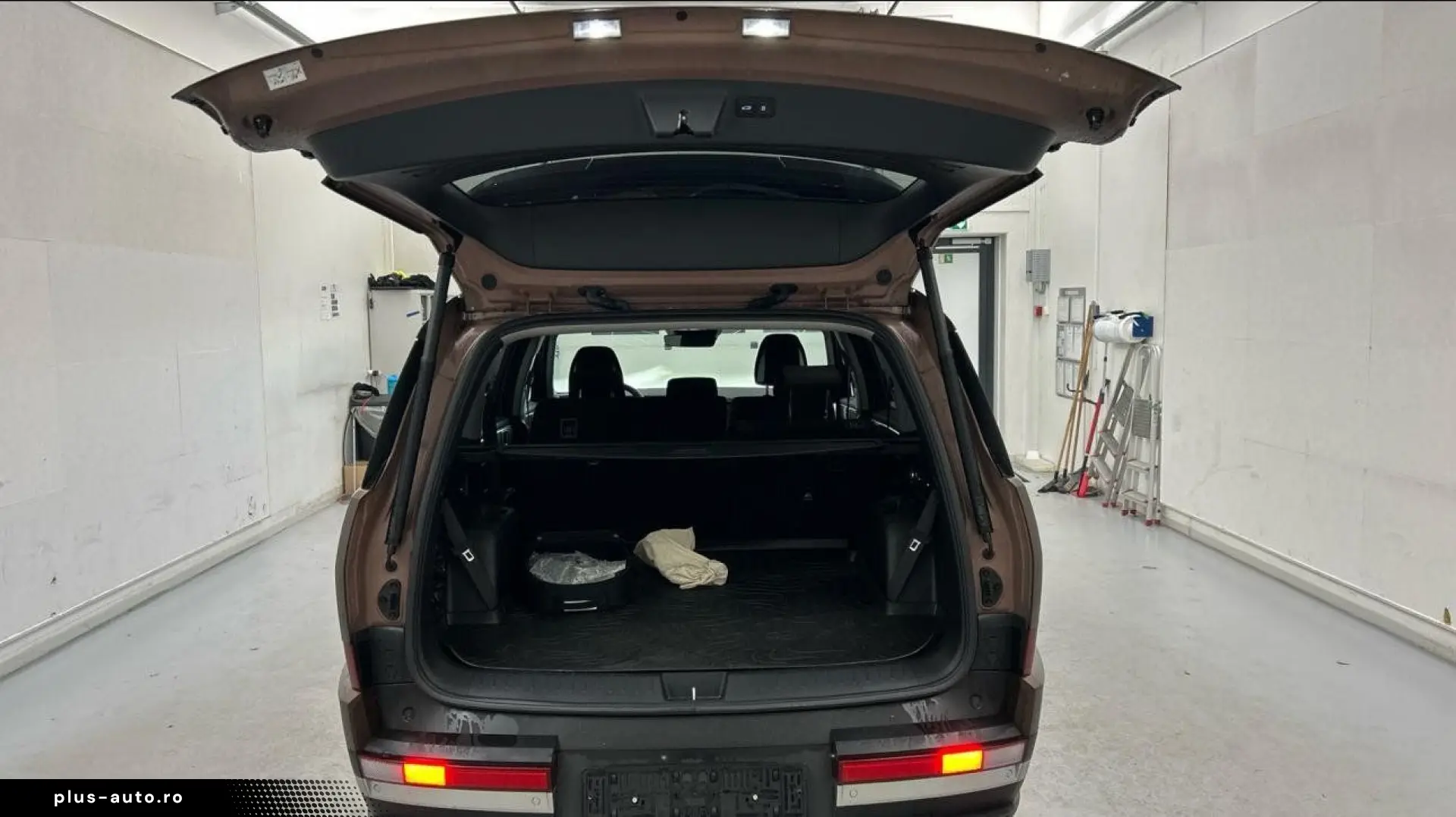 HYUNDAI Santa Fe 1.6T-GDI Signature Plug-In H. 4WD  7-SI