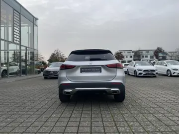 MERCEDES-BENZ GLA 220 d 4MATIC