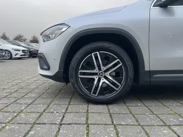 MERCEDES-BENZ GLA 220 d 4MATIC
