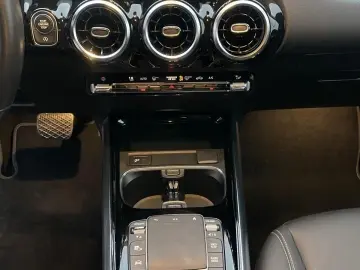 MERCEDES-BENZ GLA 220 d 4MATIC