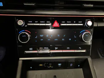 HYUNDAI Santa Fe 1.6 T-GDI Hybrid 4WD Blackline PANORAMA