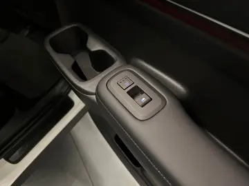 HYUNDAI Santa Fe 1.6 T-GDI Hybrid 4WD Blackline PANORAMA