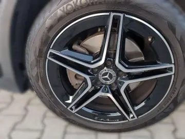 MERCEDES-BENZ GLA 220 d 4Matic