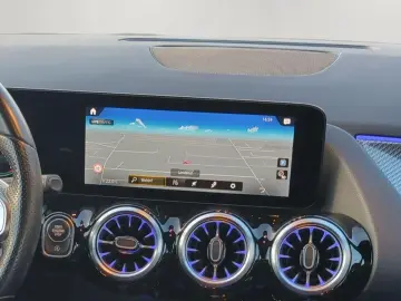 MERCEDES-BENZ GLA 220 d 4Matic