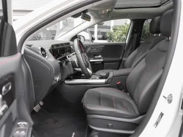 MERCEDES-BENZ GLA 250 4M AMG