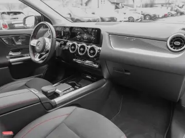 MERCEDES-BENZ GLA 250 4M AMG