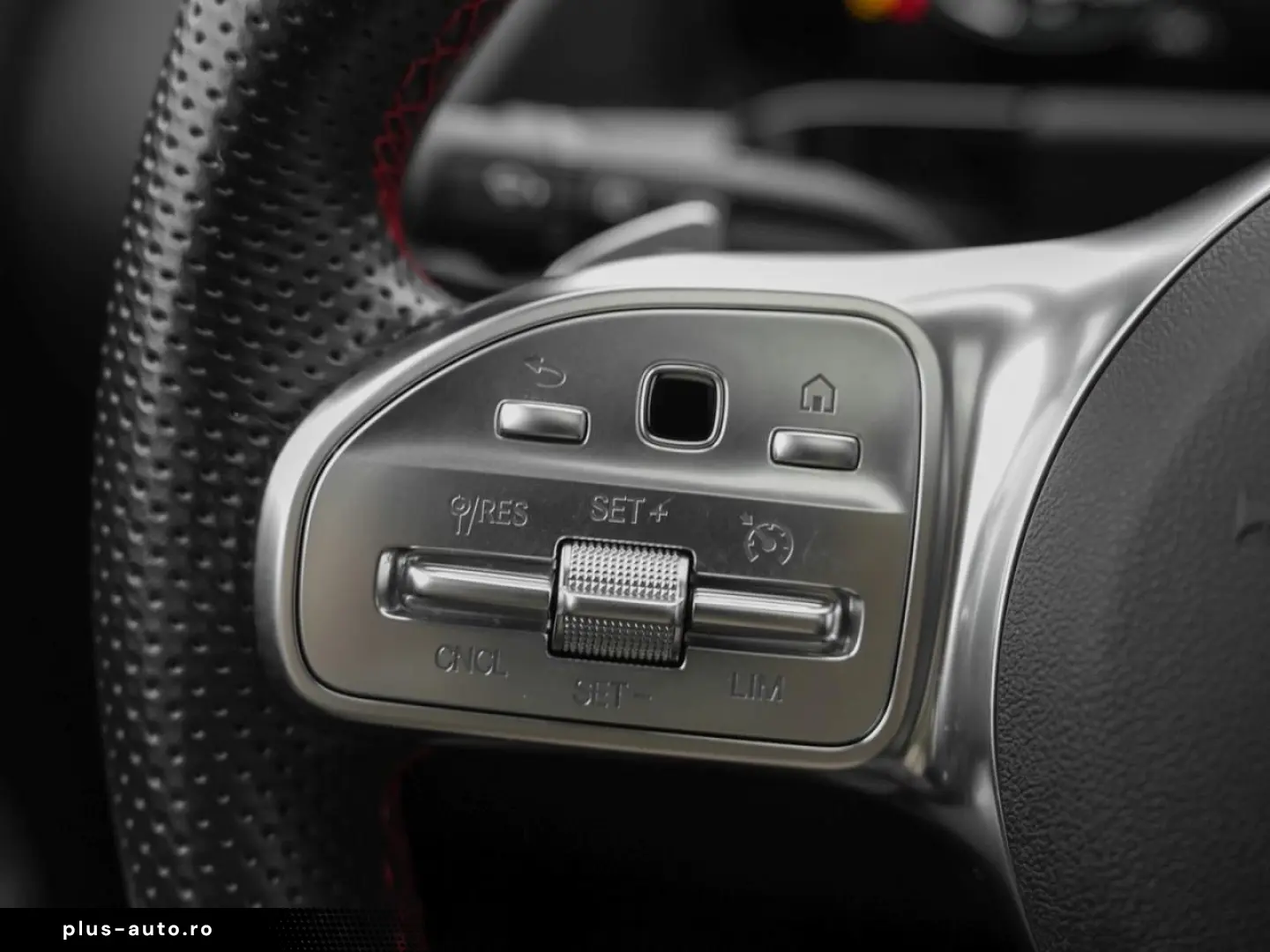 MERCEDES-BENZ GLA 250 4M AMG